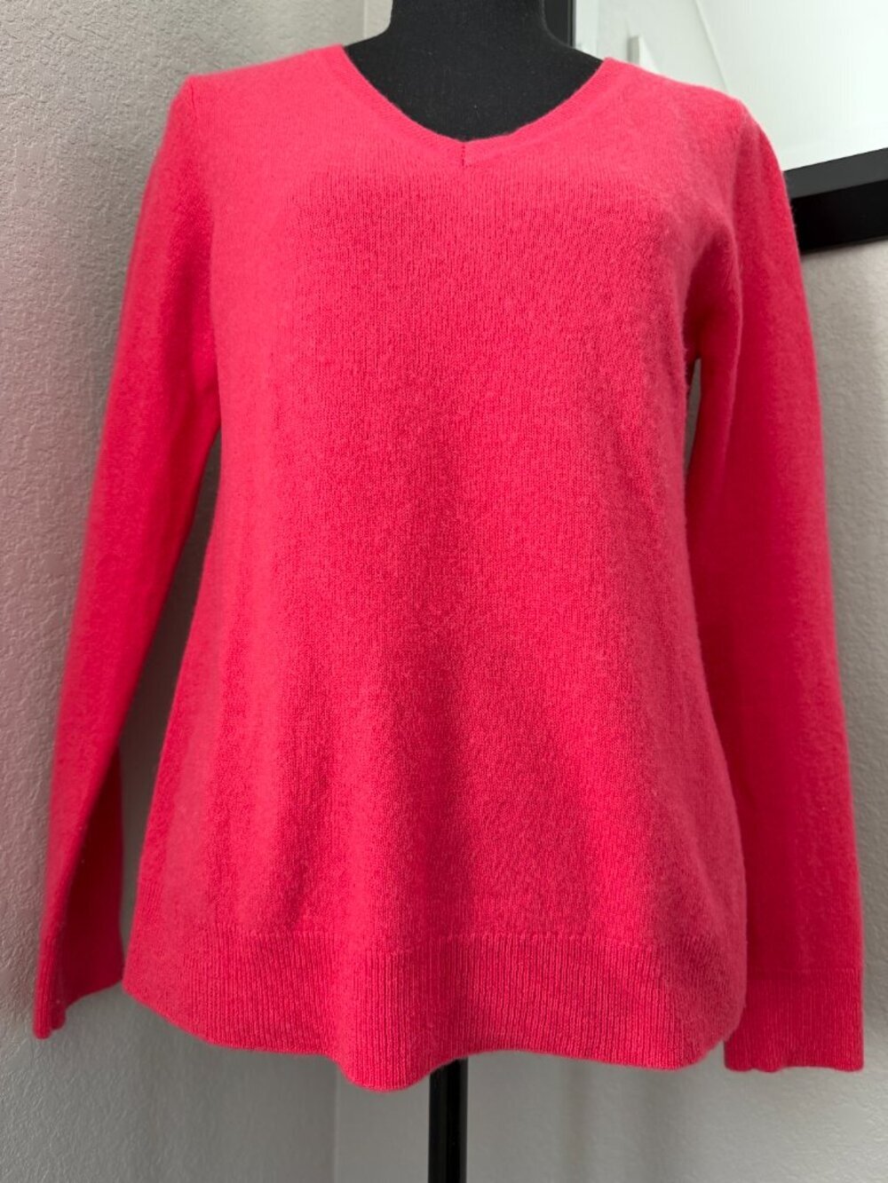 TAHARI 100% Cashmere Pink V Neck Sweater Medium - Picture 8 of 13